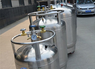 Cryogenic storage tank